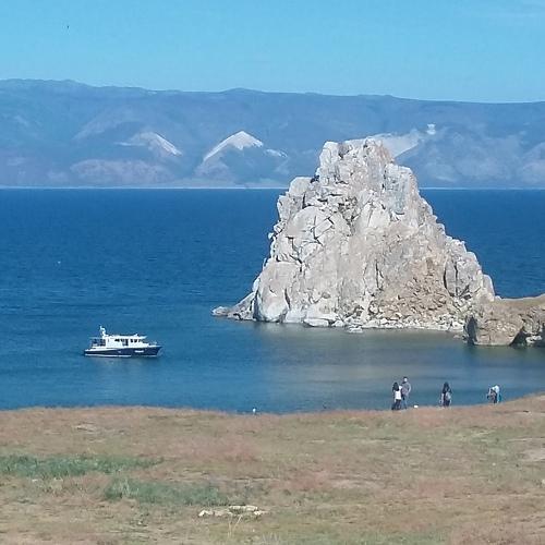 Скала Шаманка на Байкале