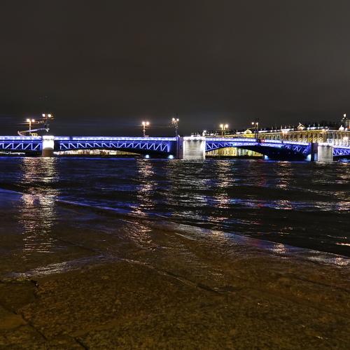 Дворцовый мост. Санкт-Петербург