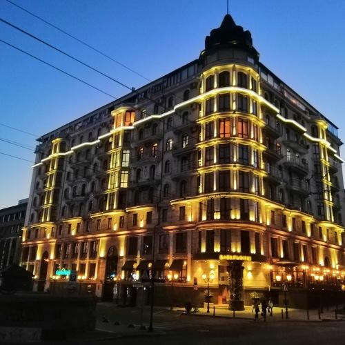 Вечерний город..