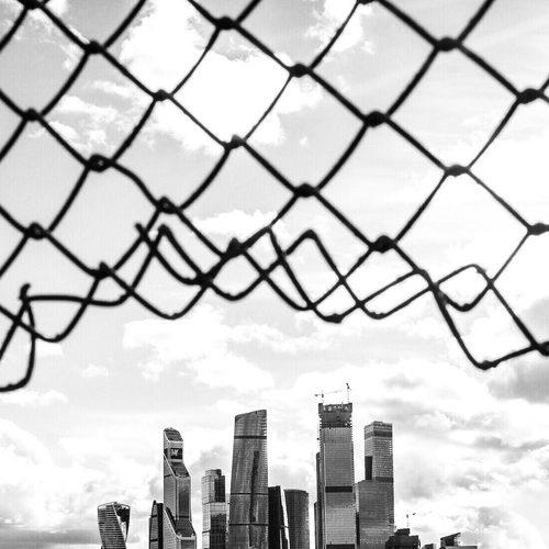 За решёткой