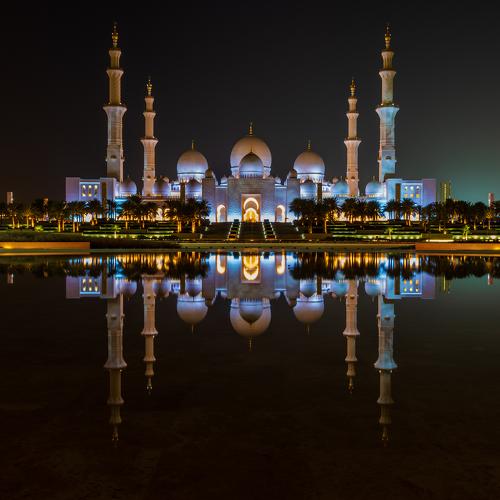 Gorgeous reflection of Sheikh Zayed Grand Mosque