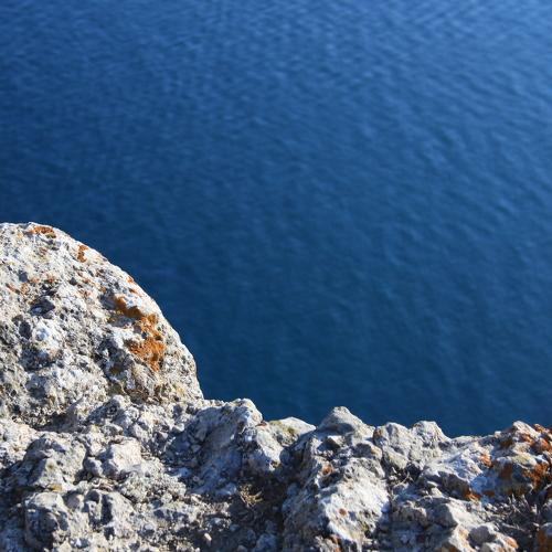 Глубокое синее море