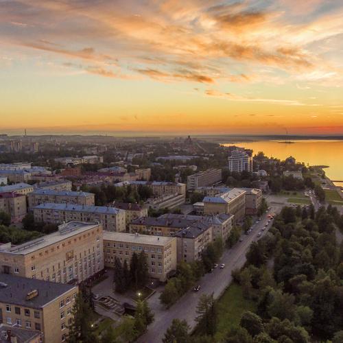 Закатное небо и белые ночи в Петрозаводске