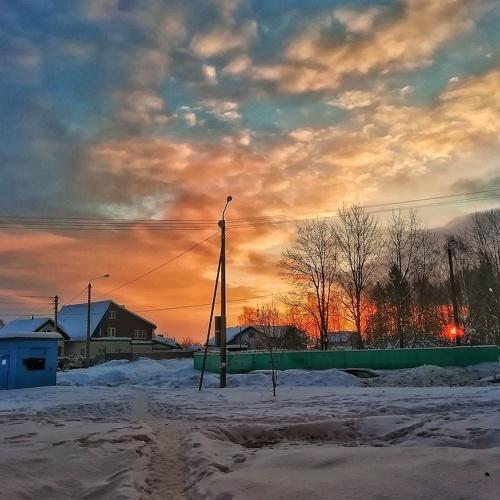 Загоралась красная заря