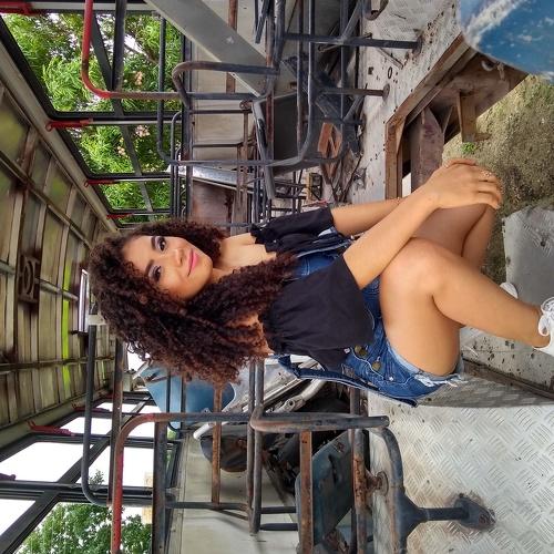 Foto de uma amiga que me ajudou a divulgar Meu trabalho.