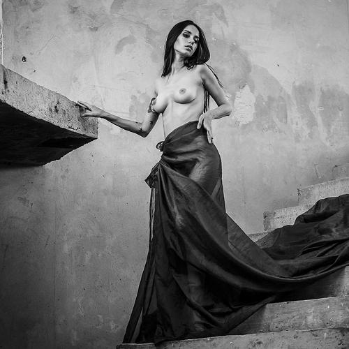 Descending Gothic Queen