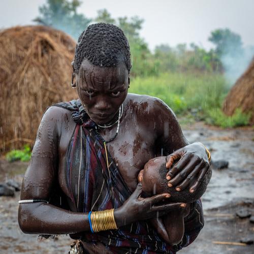 Mursi women