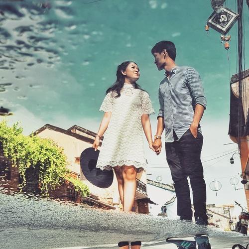 Hold Hands Tightly!