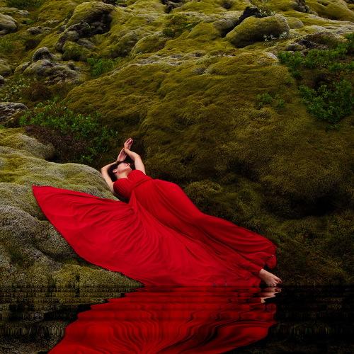 Lady in red. Исландская сага