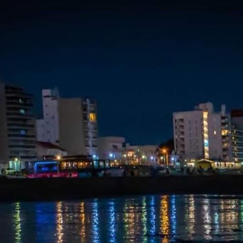 La noche invade la ciudad