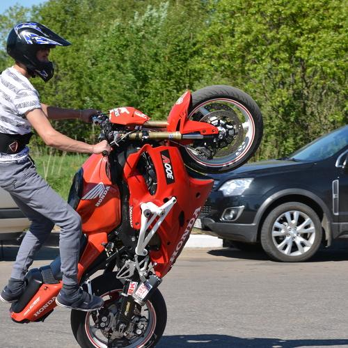 безумству храбрых поем мы песню....