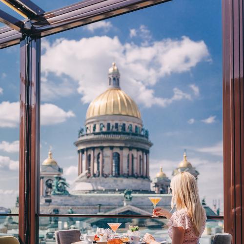 На террасе.