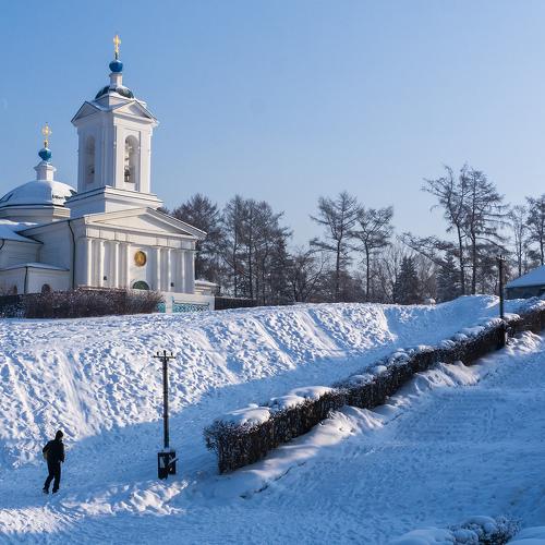 Снежно.