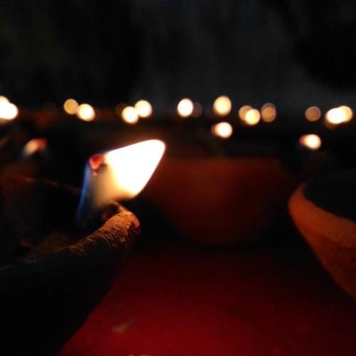 100 lamps one prayer