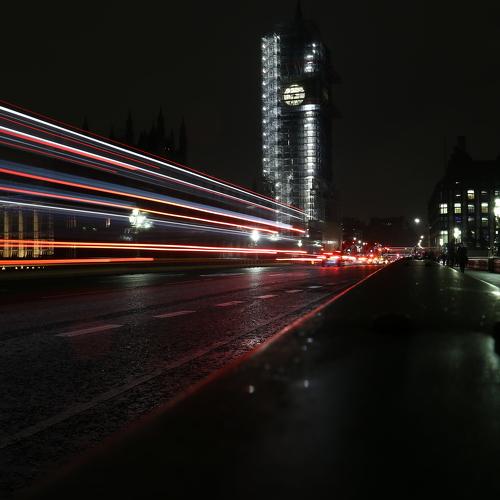 ночной город в движении