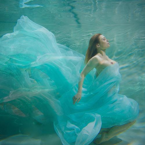 Под водой