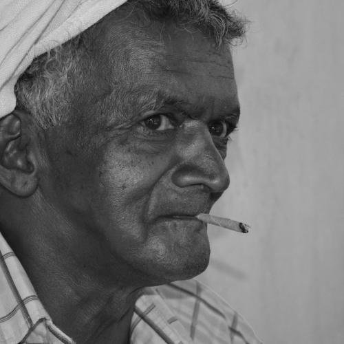 Old man own its own style smoke
