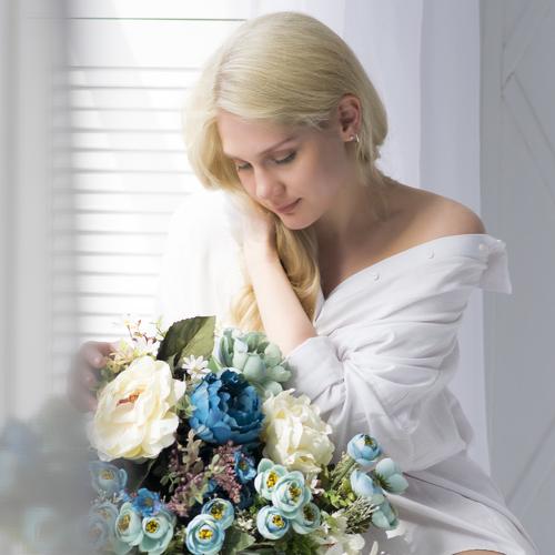 девшука с цветами