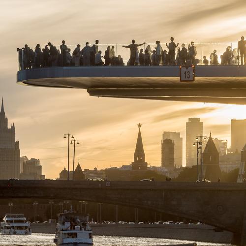 Парящий над Москвой.