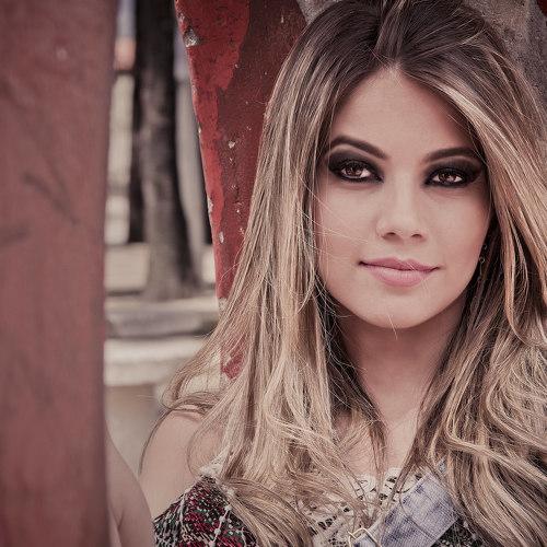 Thais Portrait