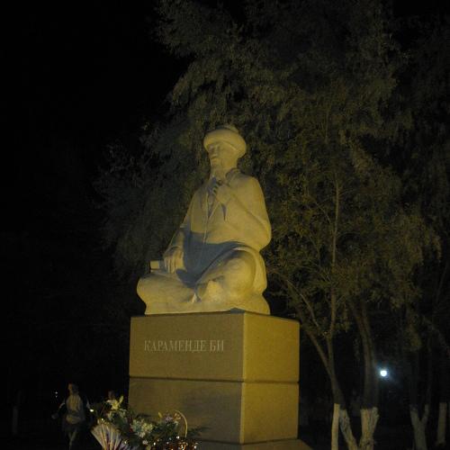 Памятник Караменде би, Балхаш, Казахстан