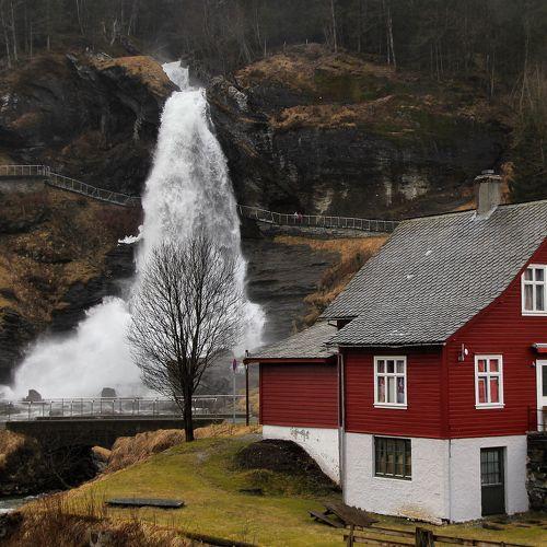 Steinsdalsfossen