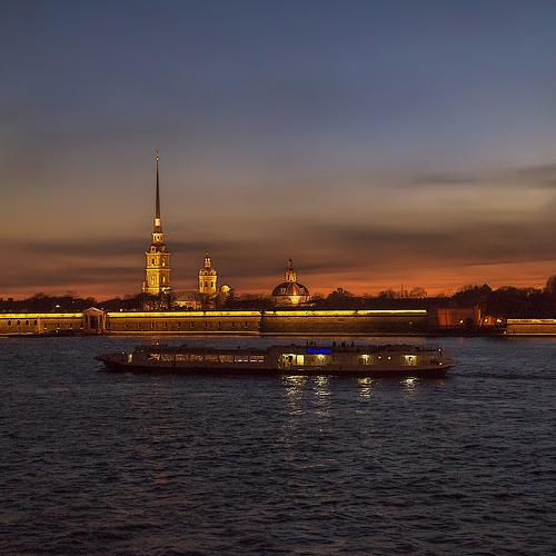 Нева. Петропавловская крепость.