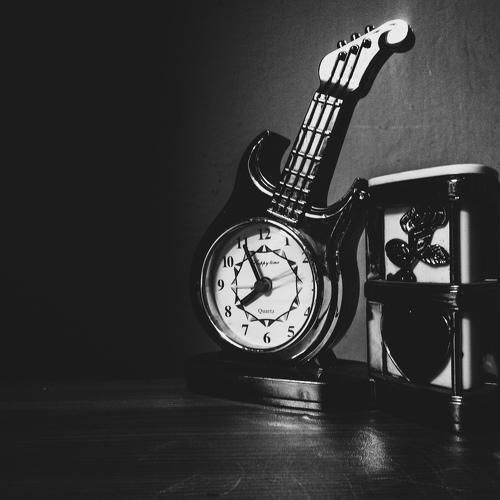 Table clock.