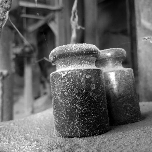 Manually scales