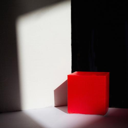 Красный куб