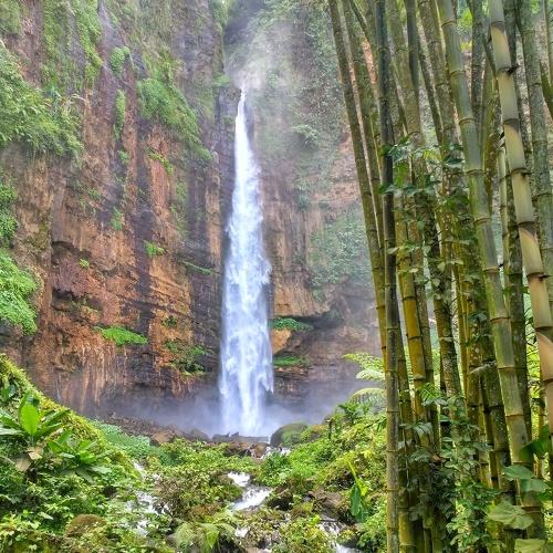 Kapas biru waterfall