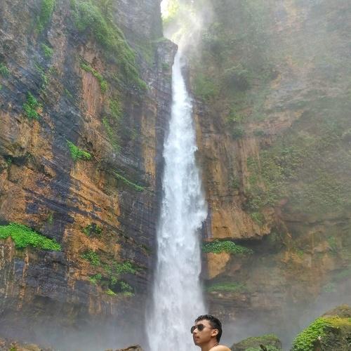 Kapas biru waterfall