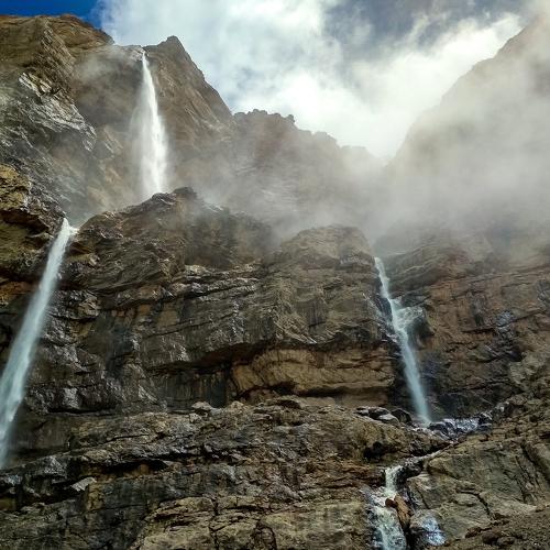 Гора Ярыдаг и водопад Чараур.