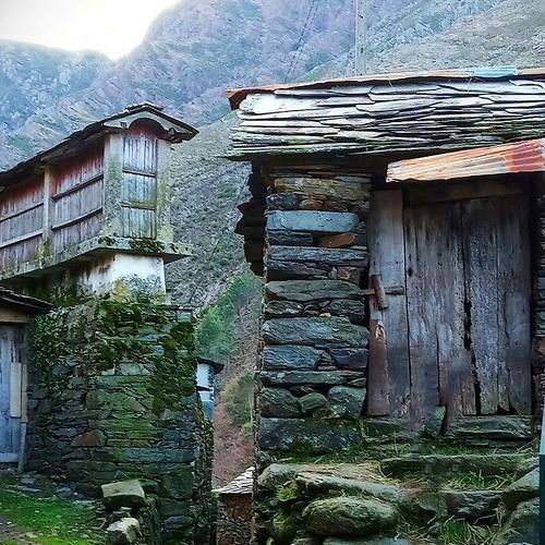 Covas do Monte village