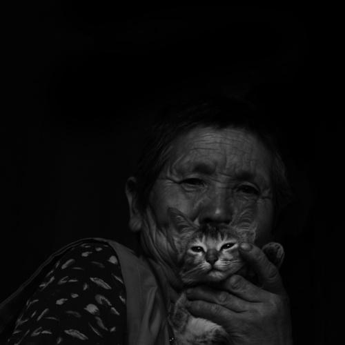 Women with a cat