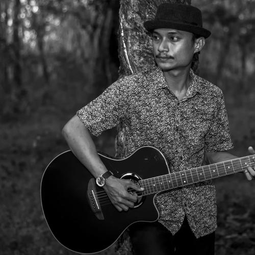 Guitar man in the Forrest