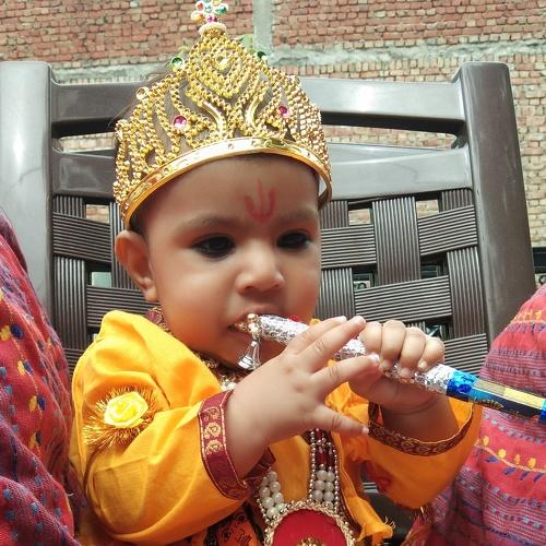 Little kanha in yellow color
