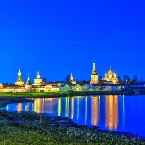 Валдайский Иверский Святоозерский мужской монастырь, основанный в 1653 году на озере Валдай