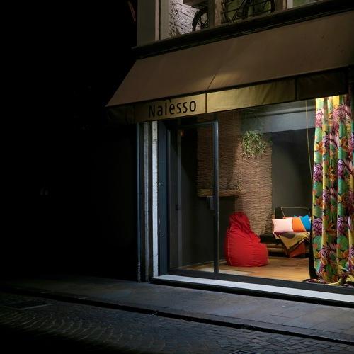 Bright colours, dim lights