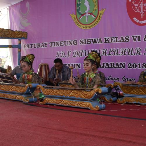 playing gamelan