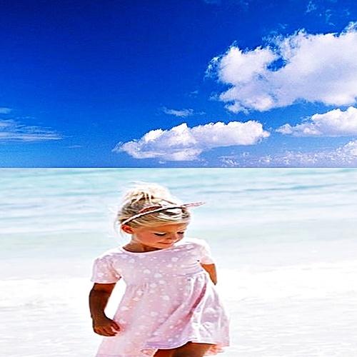 Devojčica na plaži