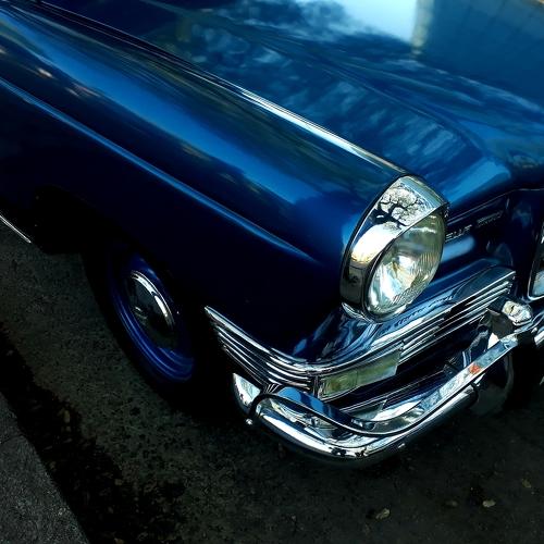 The blue car