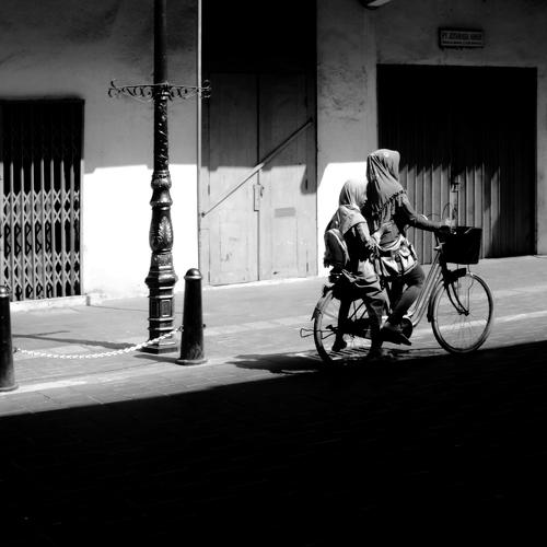 Cycling by the light lane