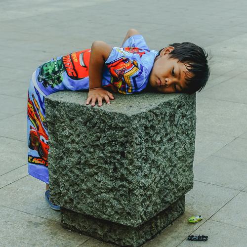 CHILD & STONE & TOYS