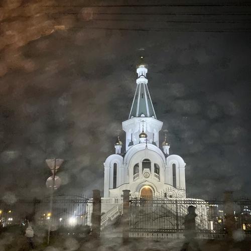 Проходя мимо.