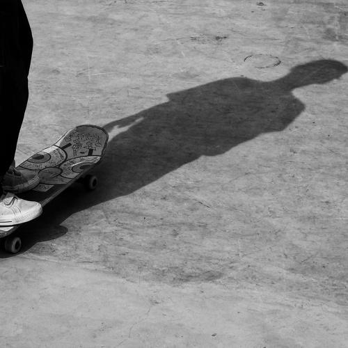 kid play with their skateboards