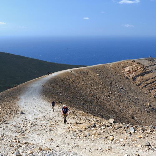Круговой обход / Going around Volcano