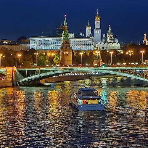 Ночь над Москвою рекою