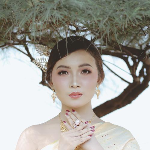 Beauti and tree