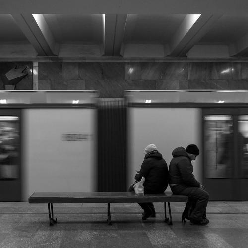 В метро